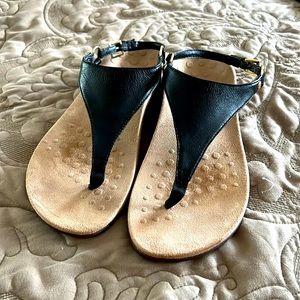 Vionic black sandal 8 1/2W.